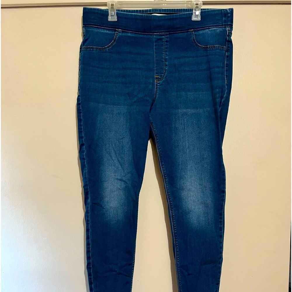 Old Navy skinny jeggings, medium wash, size 16